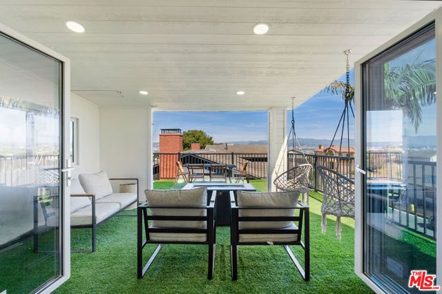 4243 Don Carlos Drive, Los Angeles, CA 90008