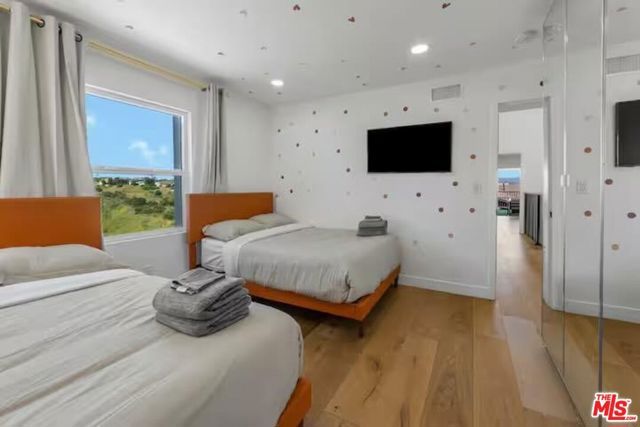 4243 Don Carlos Drive, Los Angeles, CA 90008