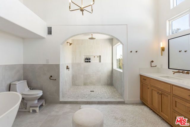4243 Don Carlos Drive, Los Angeles, CA 90008