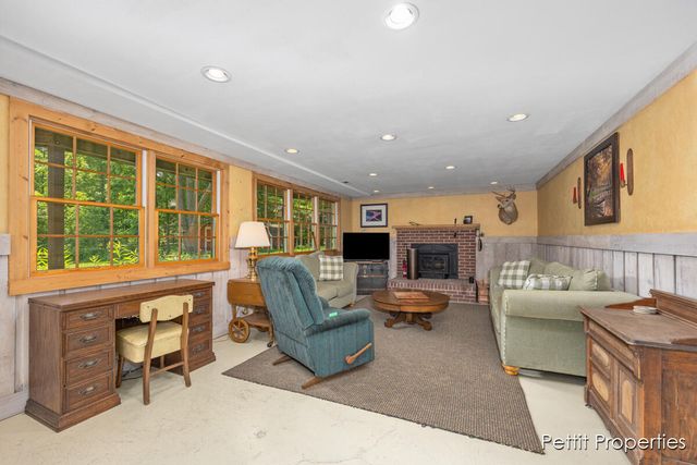 7544 Thornapple River Drive, Caledonia, MI 49316