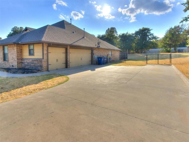 3023 Piper Lane, Choctaw, OK 73020