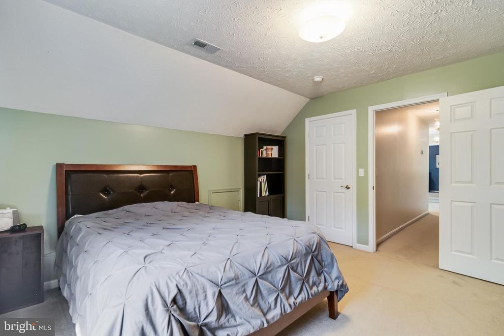 Image 10 of property listing at 23223 SASSAFRAS LN, California, MD 20619