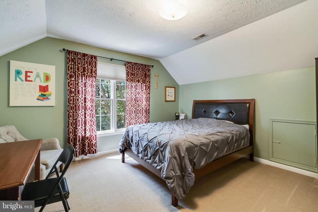 Image 9 of property listing at 23223 SASSAFRAS LN, California, MD 20619