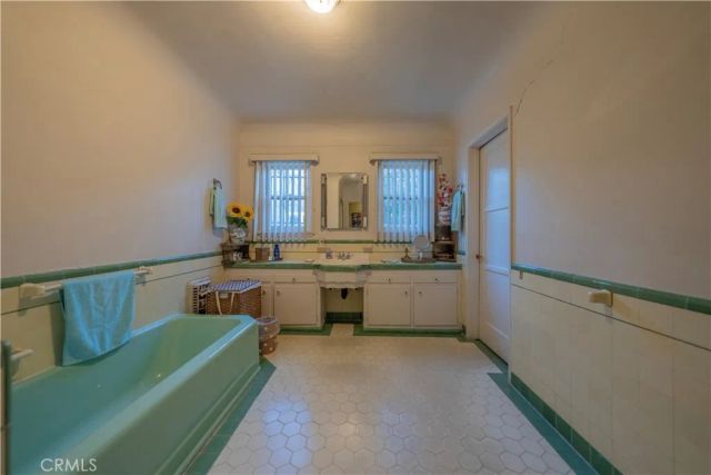 516 N Crescent Heights, Los Angeles, CA 90048