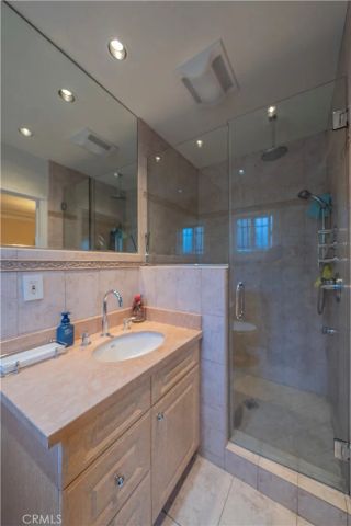 516 N Crescent Heights, Los Angeles, CA 90048