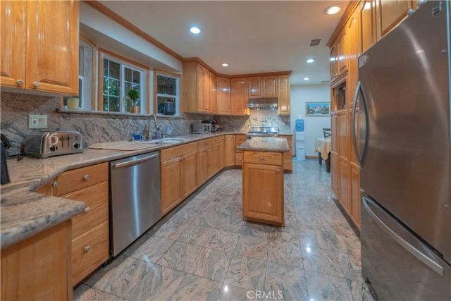 516 N Crescent Heights, Los Angeles, CA 90048