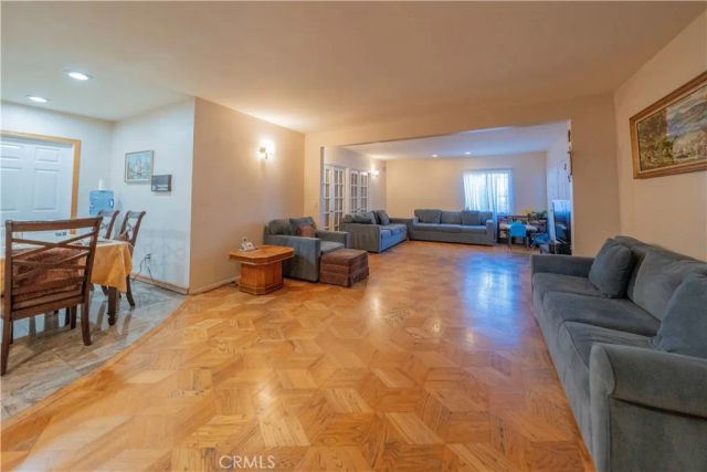 516 N Crescent Heights, Los Angeles, CA 90048