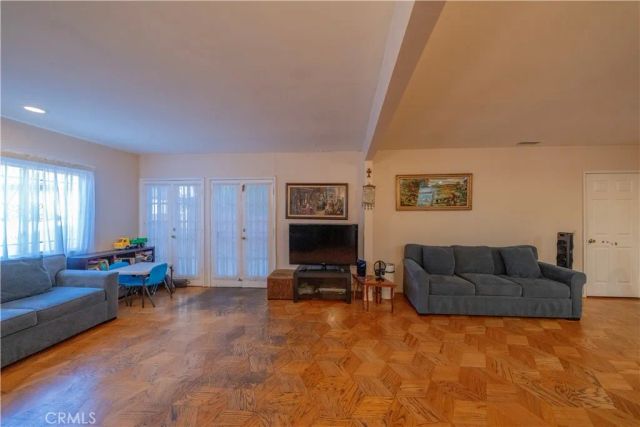 516 N Crescent Heights, Los Angeles, CA 90048