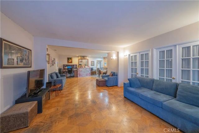 516 N Crescent Heights, Los Angeles, CA 90048