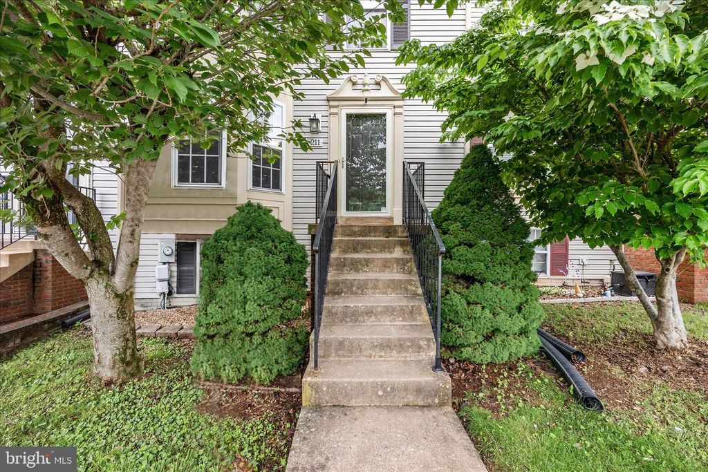 Image 2 of property listing at 211 MOSER CIR, Thurmont, MD 21788
