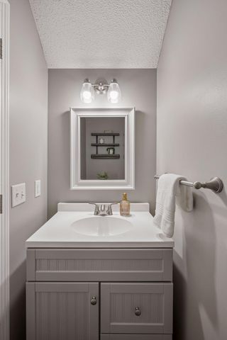 9004 Sawgrass Glen, Maple Grove, MN 55311
