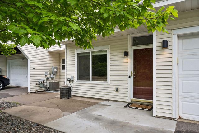 9004 Sawgrass Glen, Maple Grove, MN 55311
