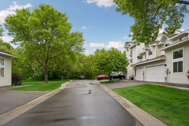 9004 Sawgrass Glen, Maple Grove, MN 55311