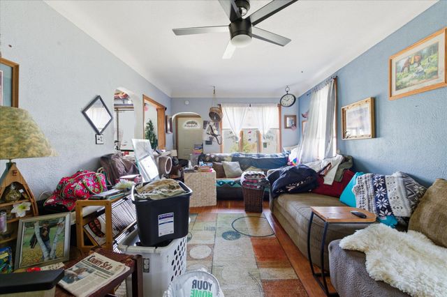 433 6th Avenue SW, Cambridge, MN 55008