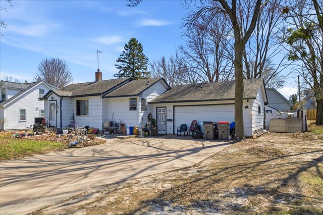 433 6th Avenue SW, Cambridge, MN 55008