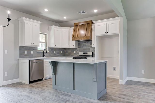 1204 Azalea Farms Road, Noble, OK 73068