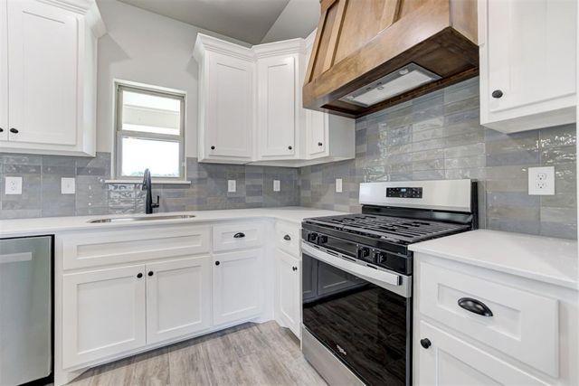 1204 Azalea Farms Road, Noble, OK 73068