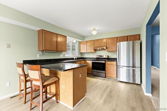 28673 Bayberry Court 11, Livonia, MI 48154