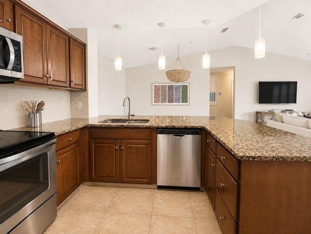 4002 CROCKERS LAKE BOULEVARD 27, Sarasota, FL 34238