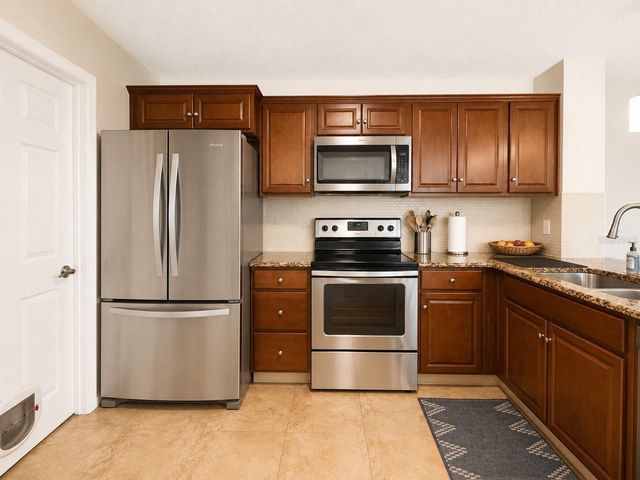 4002 CROCKERS LAKE BOULEVARD 27, Sarasota, FL 34238