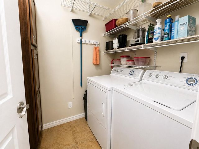 4002 CROCKERS LAKE BOULEVARD 27, Sarasota, FL 34238