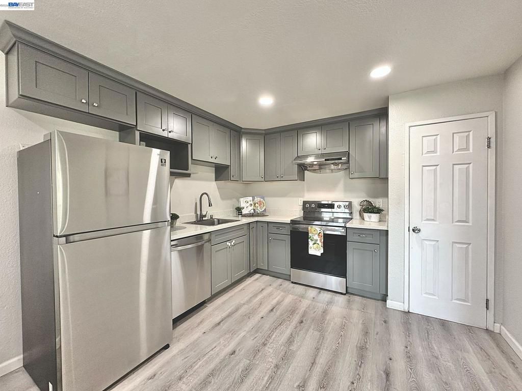 Image 9 of property listing at 93 Shaniko Cmn 24, Fremont, CA 94539