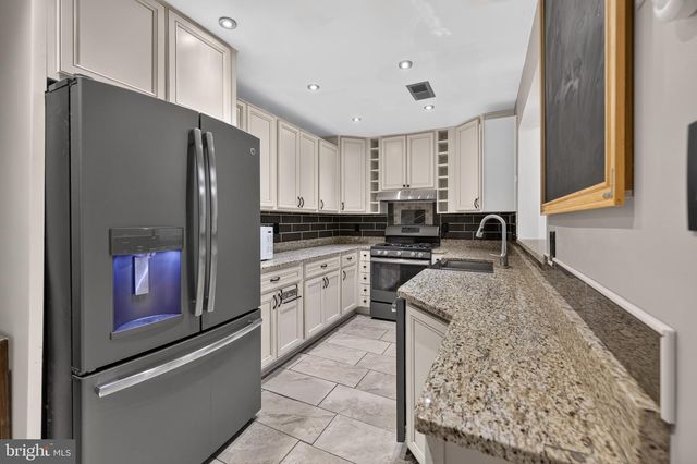 12585 KEMPSTON LN, Woodbridge, VA 22192