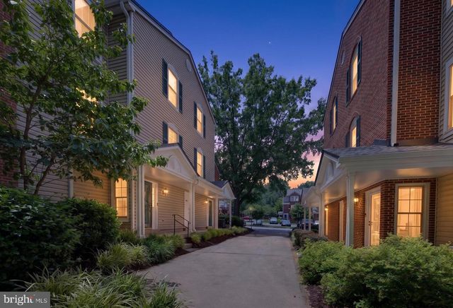 12585 KEMPSTON LN, Woodbridge, VA 22192