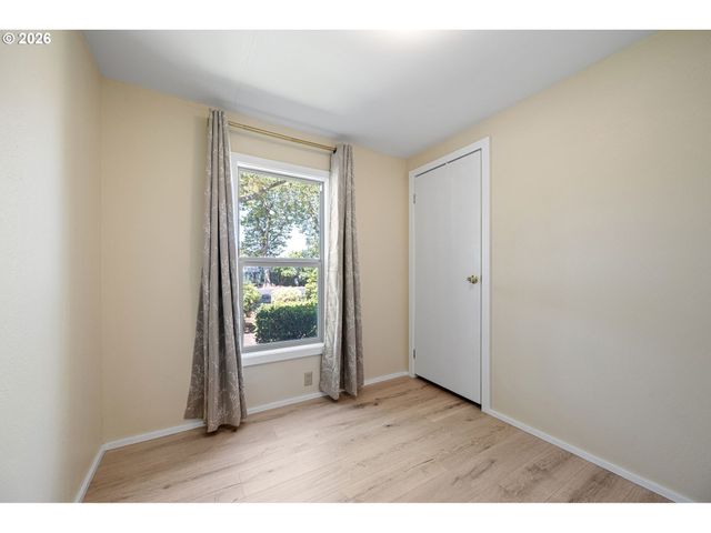 1400 CANDLELIGHT Dr 180, Eugene, OR 97402