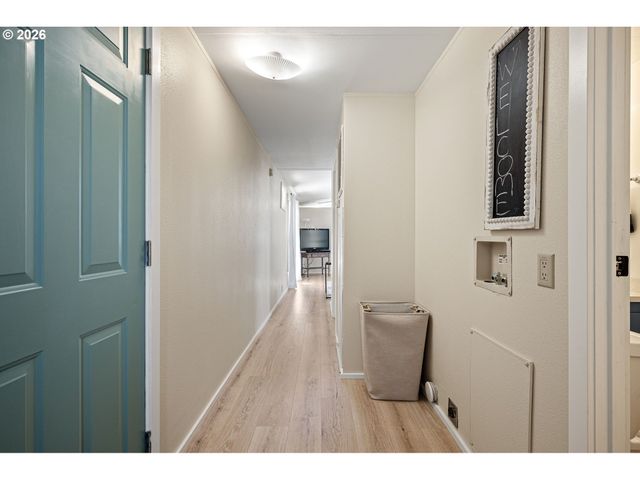 1400 CANDLELIGHT Dr 180, Eugene, OR 97402