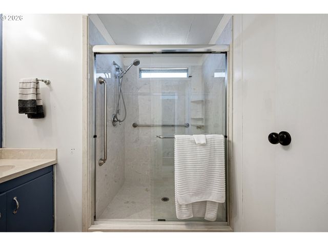 1400 CANDLELIGHT Dr 180, Eugene, OR 97402