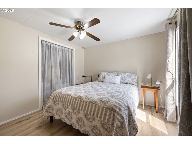 1400 CANDLELIGHT Dr 180, Eugene, OR 97402