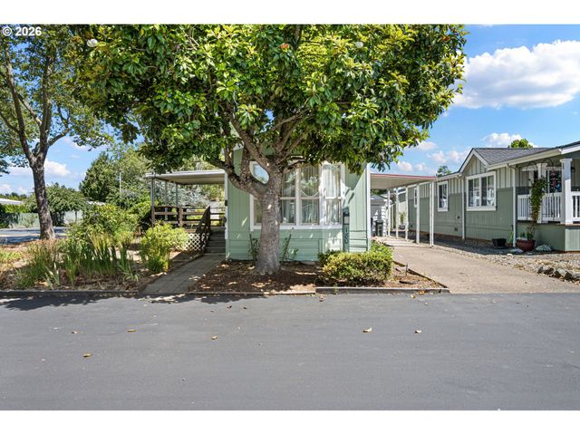 1400 CANDLELIGHT Dr 180, Eugene, OR 97402