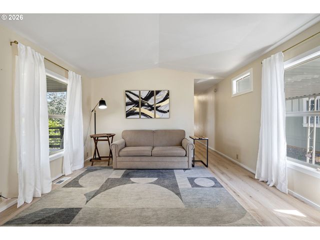 1400 CANDLELIGHT Dr 180, Eugene, OR 97402