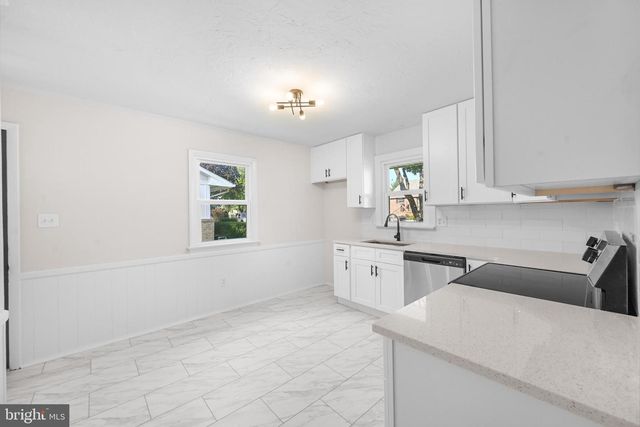 875 E WALNUT ST, Hanover, PA 17331