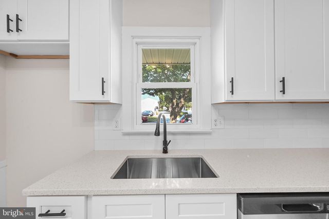 875 E WALNUT ST, Hanover, PA 17331