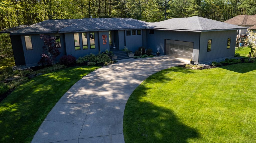 12737 Sanctuary Place, Grand Haven, MI 49417
