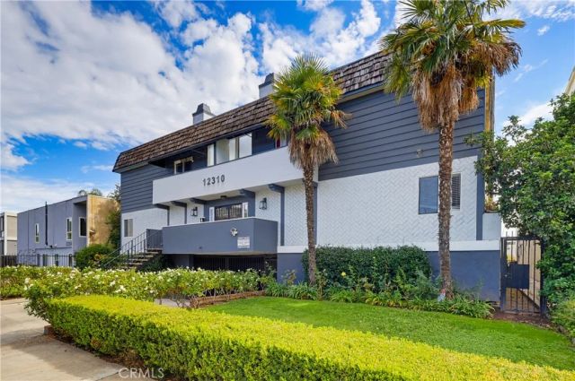 12310 Burbank 13, Los Angeles, CA 91607