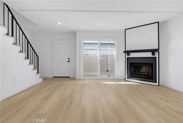 12310 Burbank 13, Los Angeles, CA 91607