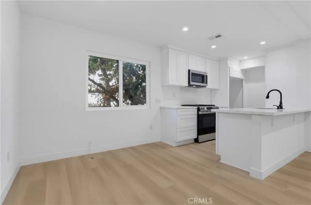 12310 Burbank 13, Los Angeles, CA 91607