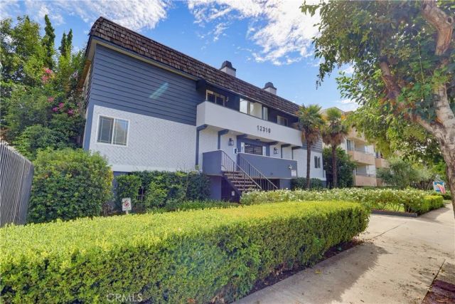 12310 Burbank 13, Los Angeles, CA 91607