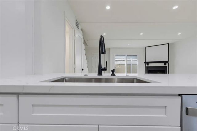 12310 Burbank 13, Los Angeles, CA 91607
