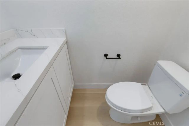 12310 Burbank 13, Los Angeles, CA 91607