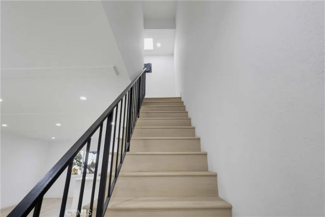 12310 Burbank 13, Los Angeles, CA 91607