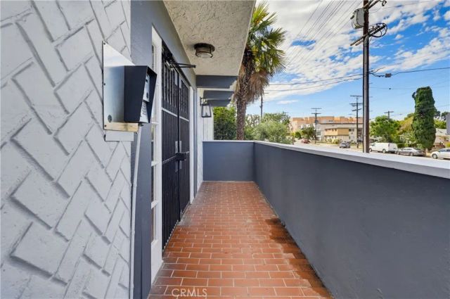 12310 Burbank 13, Los Angeles, CA 91607