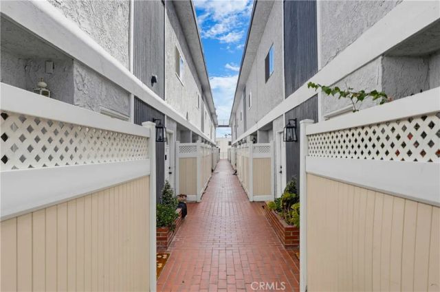 12310 Burbank 13, Los Angeles, CA 91607