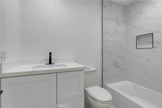12310 Burbank 13, Los Angeles, CA 91607