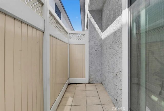 12310 Burbank 13, Los Angeles, CA 91607