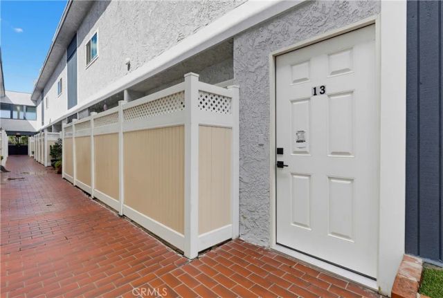 12310 Burbank 13, Los Angeles, CA 91607