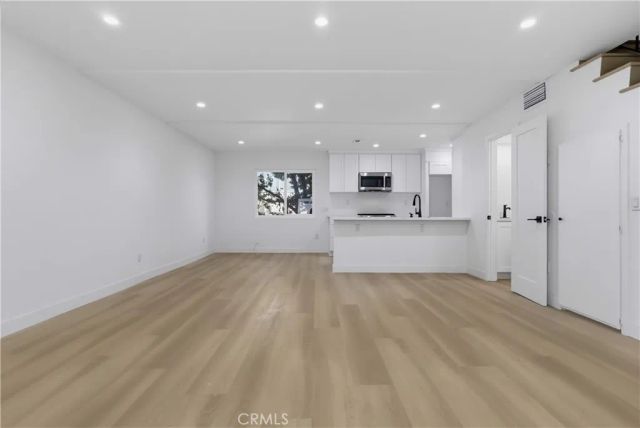12310 Burbank 13, Los Angeles, CA 91607